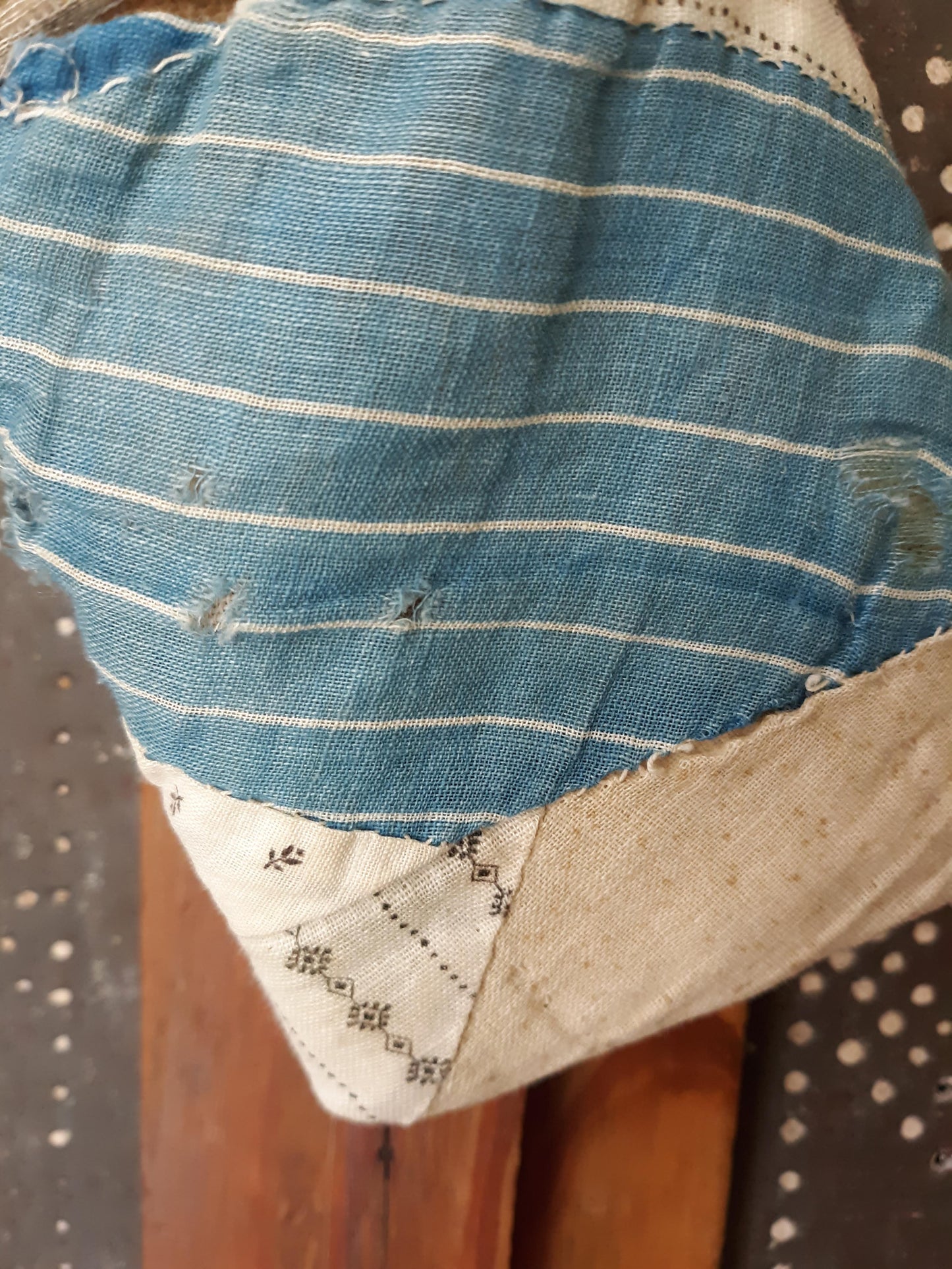 Antique Quilt Hanging Pouch Wire Handle
