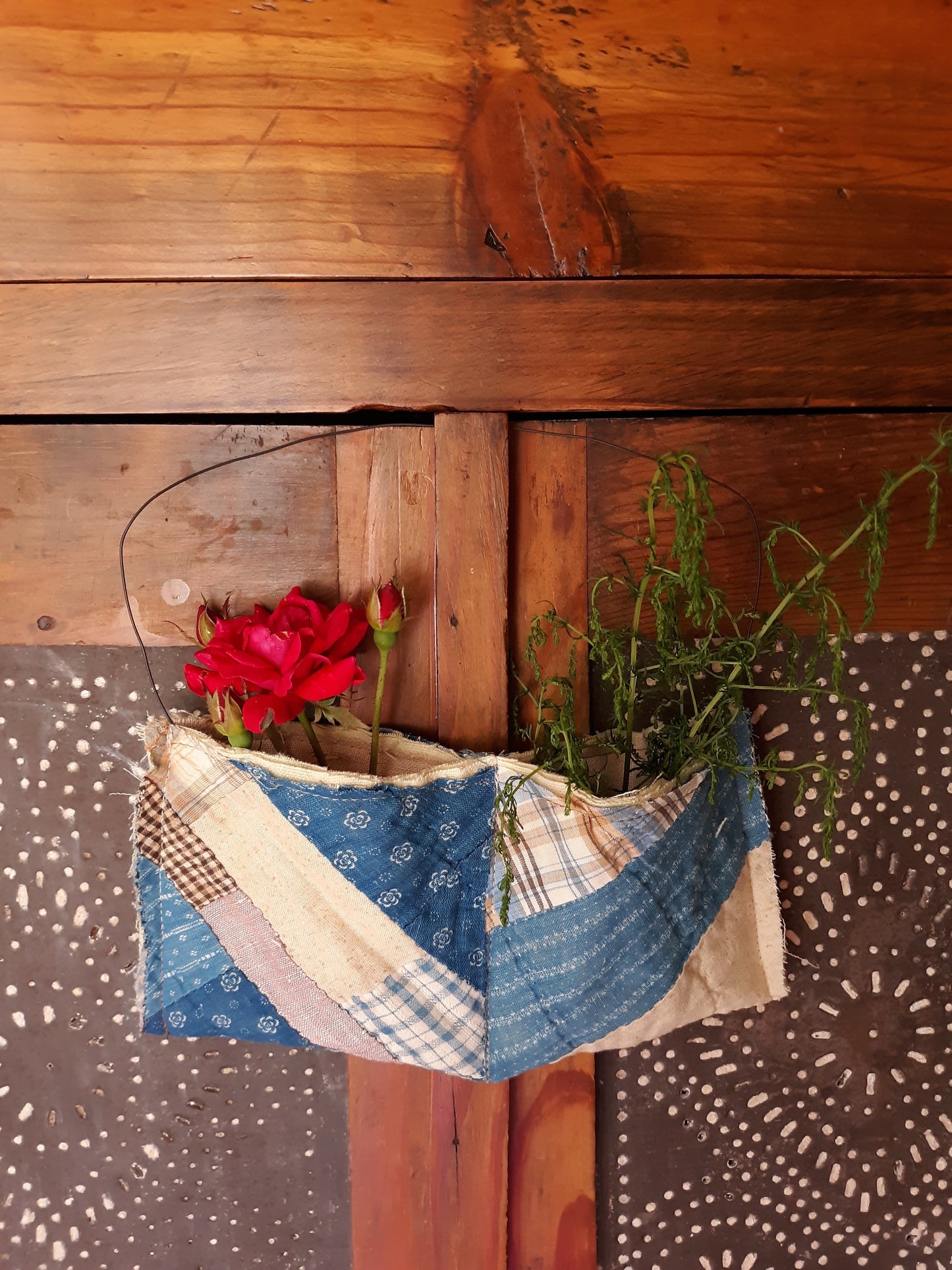 Antique Quilt 2 Pocket Ditty Bag with Wire Handle