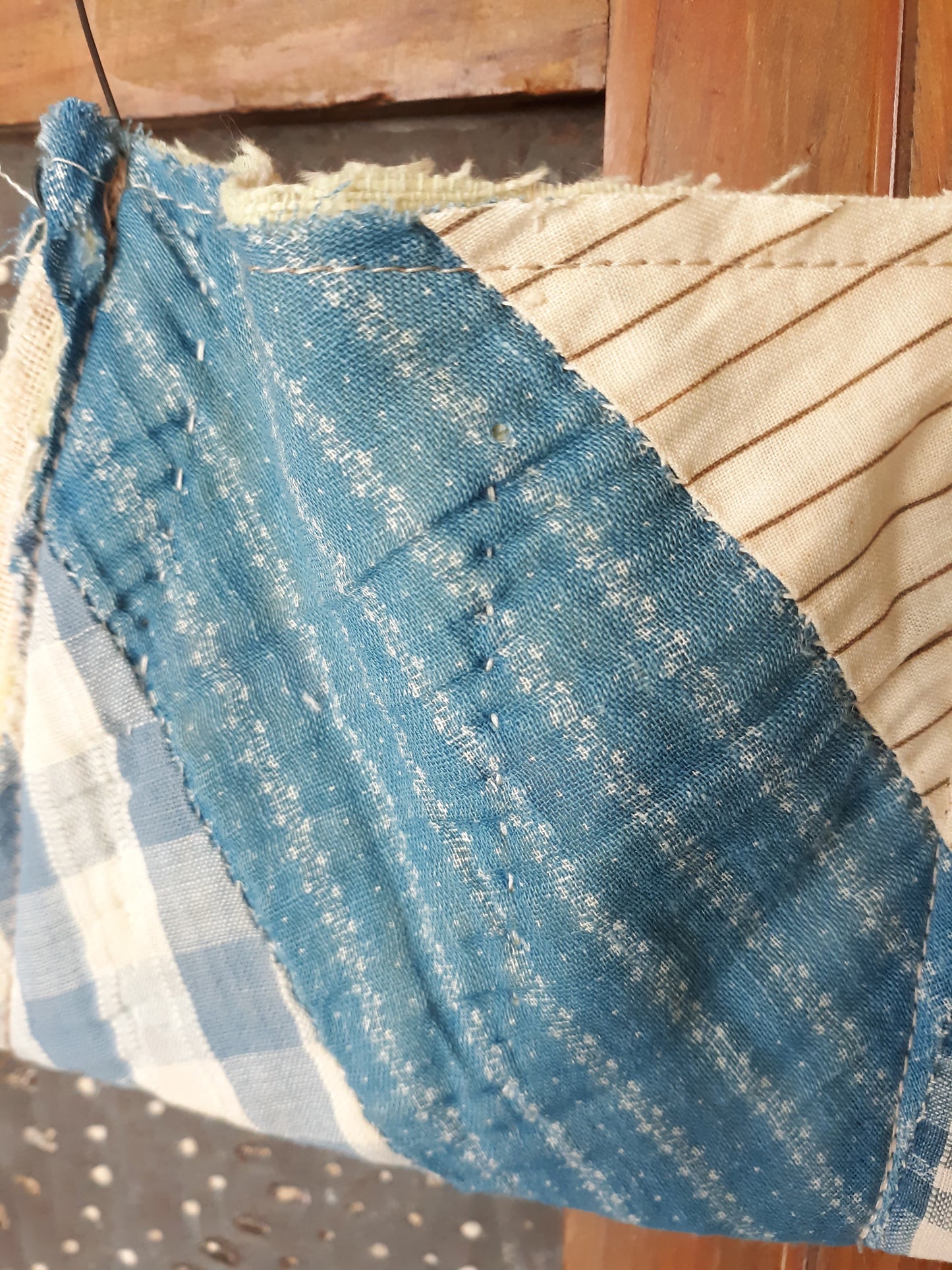 Antique Quilt 2 Pocket Ditty Bag with Wire Handle