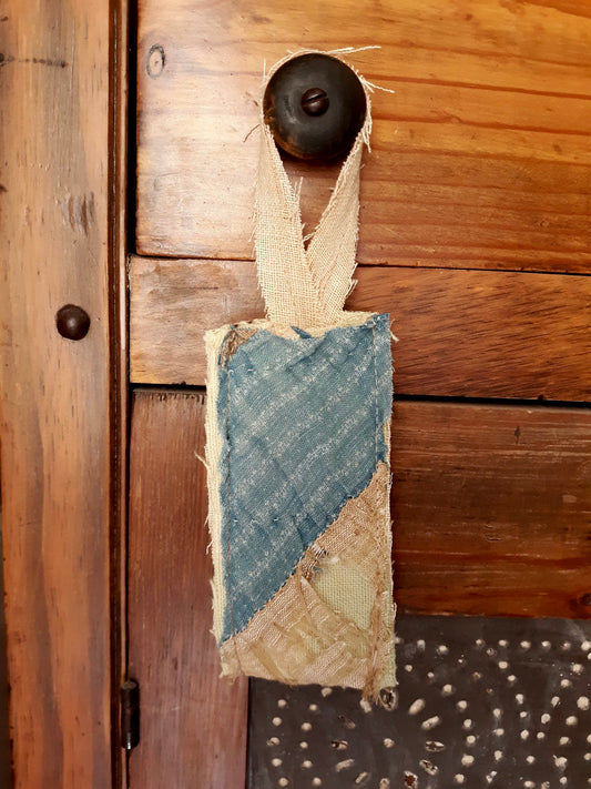 Antique Quilt Petite Hanging Bag
