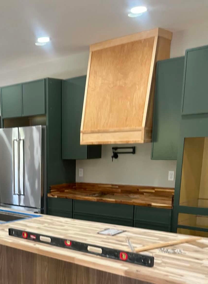 Custom Handcrafted Range Cover - Style: Sloped / Shaker
