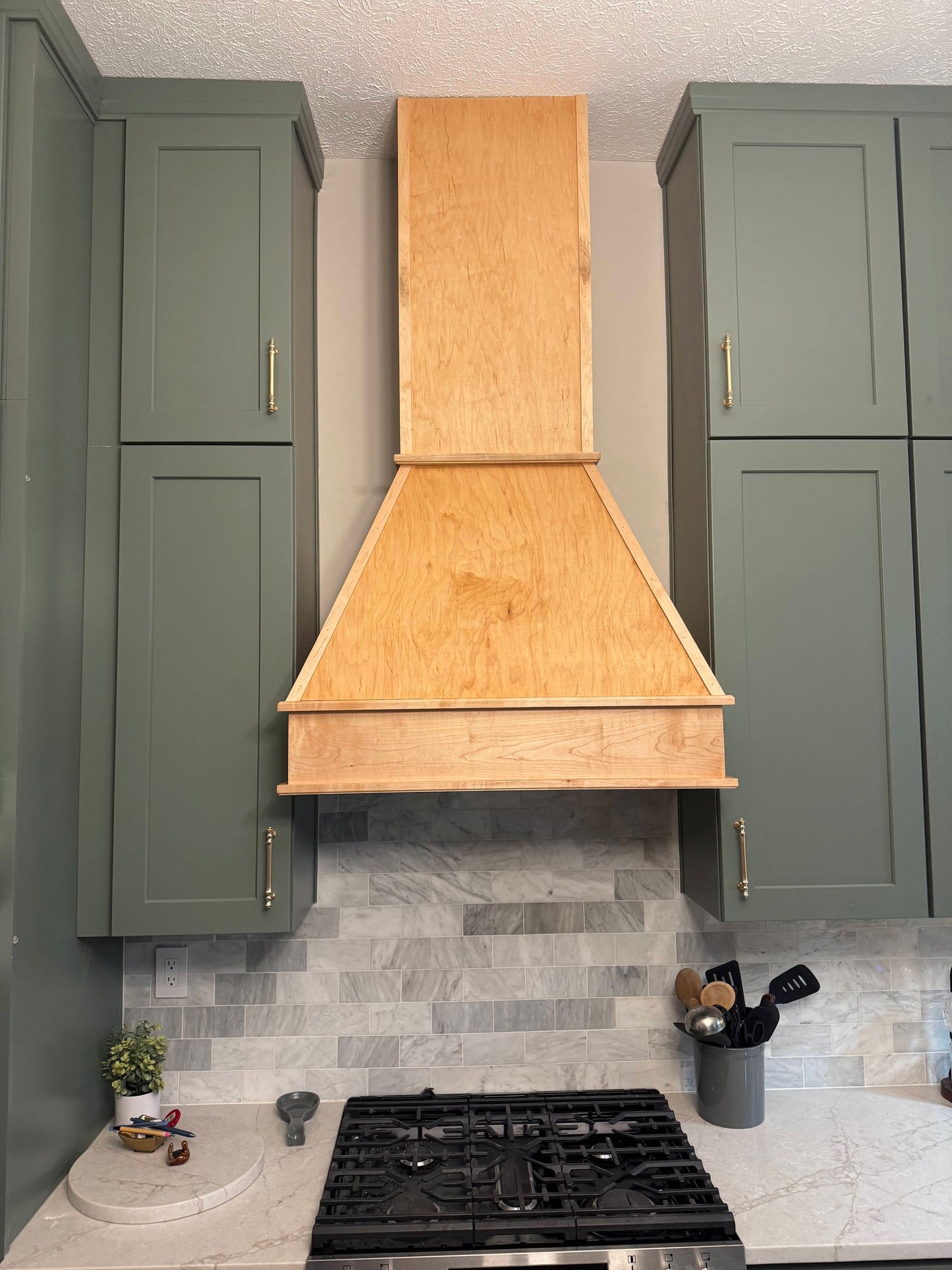Custom Handcrafted Range Cover - Style: Smooth / Traditional Chimney