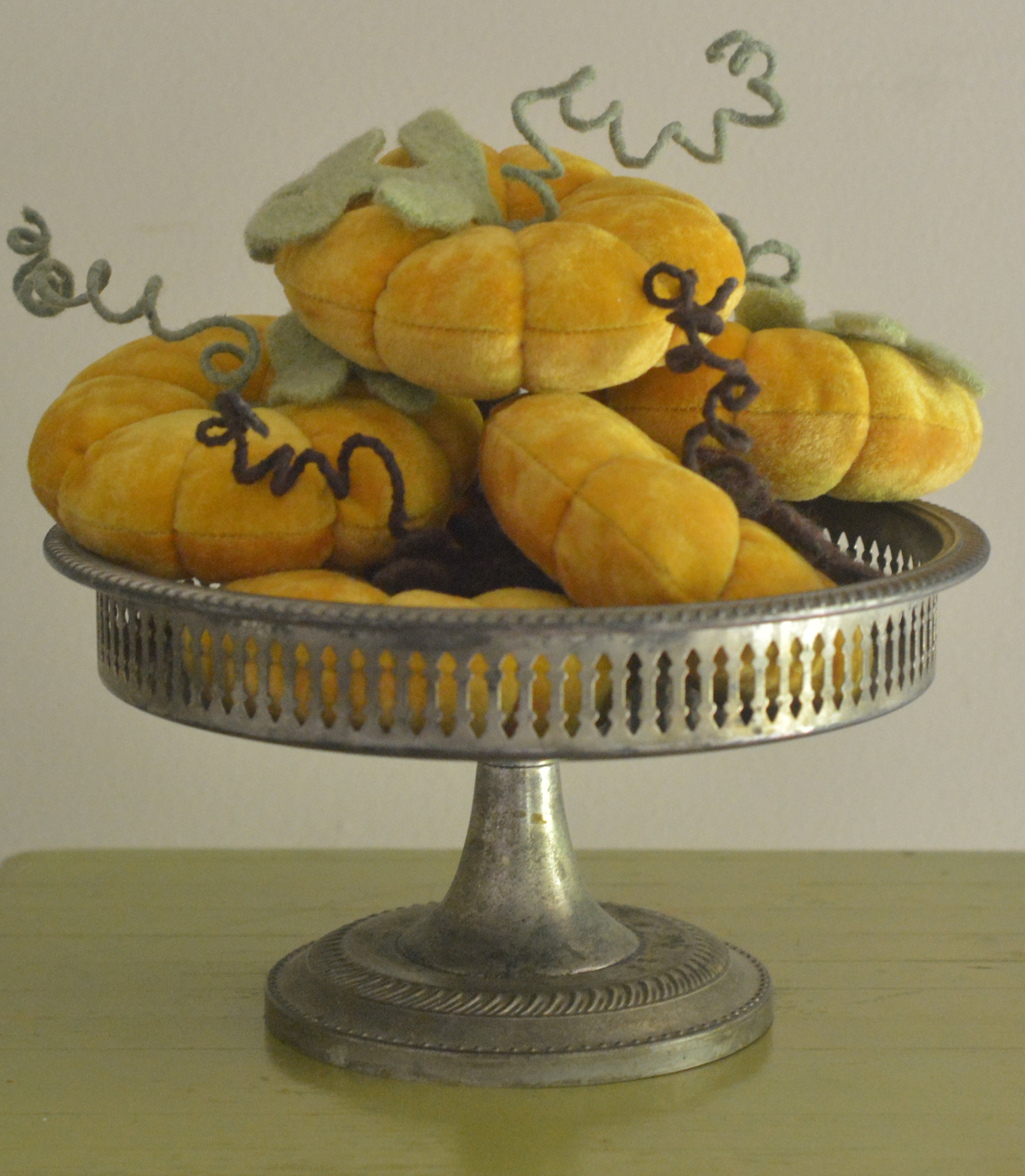 Vintage Velvet Pumpkins - Yellow Gold w/ Spring Green – Honeysuckle Lane