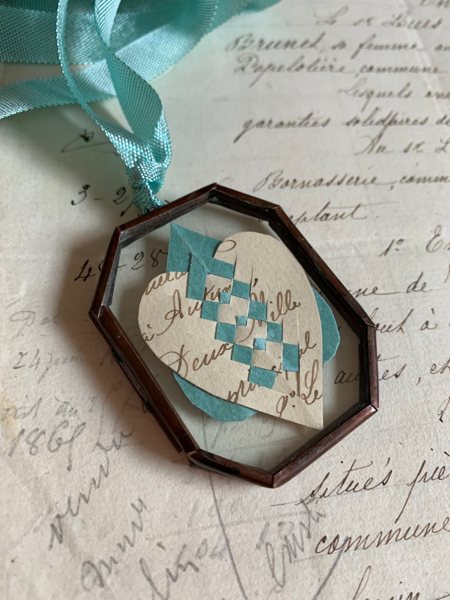 L’amour, de France - Love Token Ornament