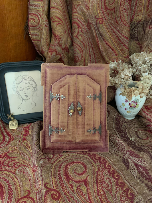 Faded Love, Heart in Hand Love Token - Antique Velvet Frame