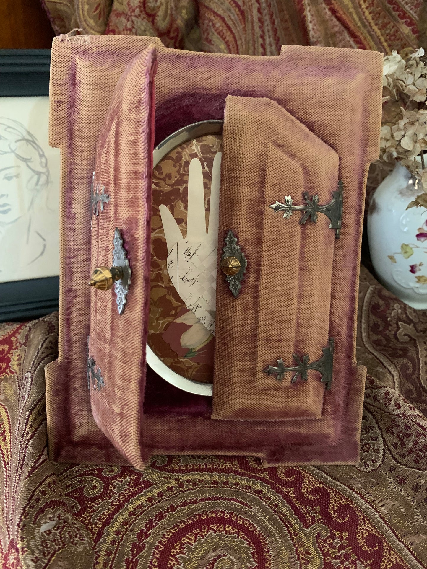 Faded Love, Heart in Hand Love Token - Antique Velvet Frame